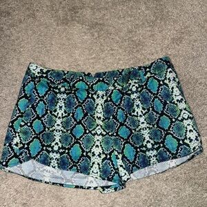 BCBGMaxAzria Phillipa Snake Skin Print Shorts Mini Daisy Duke Sz L